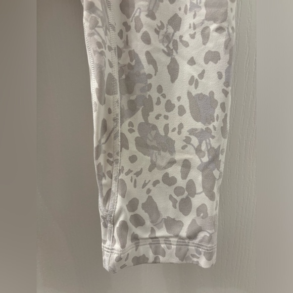 Lululemon Align High-Rise Pant Cheetah Camo Antique White Multi Size 0 - Picture 2 of 9